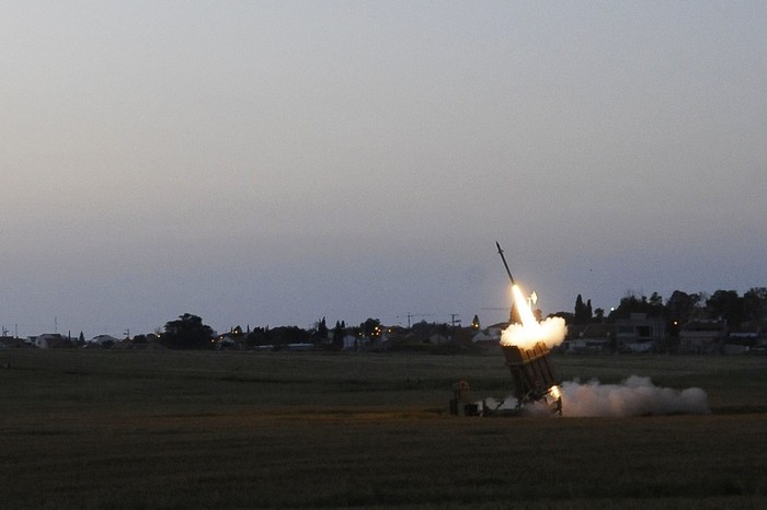 Phiến quân Hamas phóng rocket vào lãnh thổ Israel